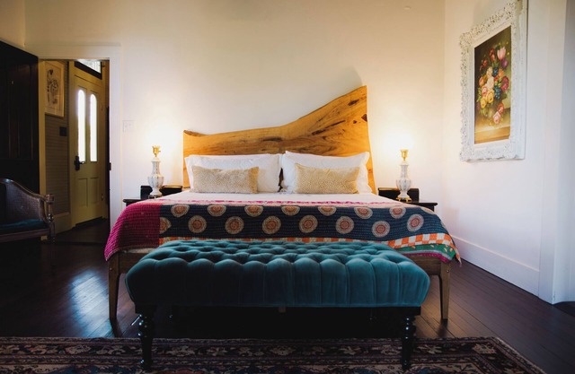 Luxury Modern 1880's Farmhouse with Pool in Lockhart, the BBQ Capital of Texas