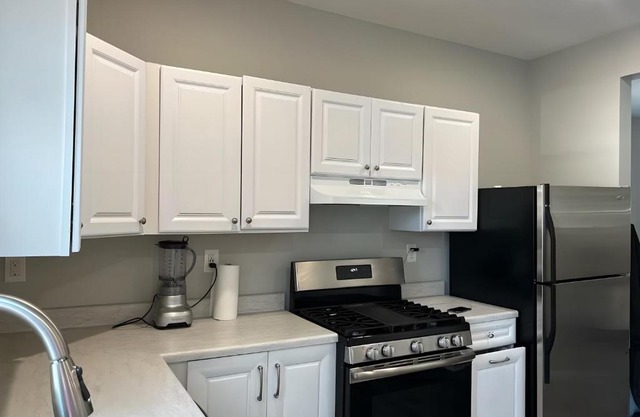 Luxury & Modern 2 bedroom apartment , near the beach !