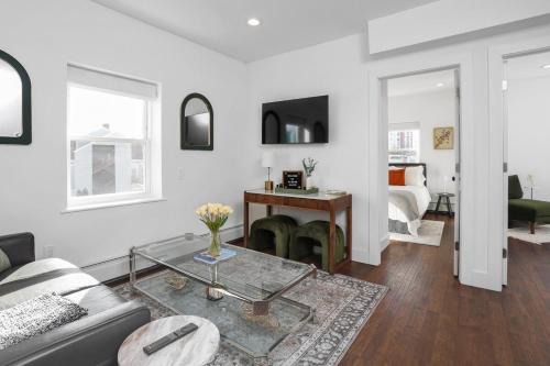 Luxury, Modern 2BR, Harbor Point