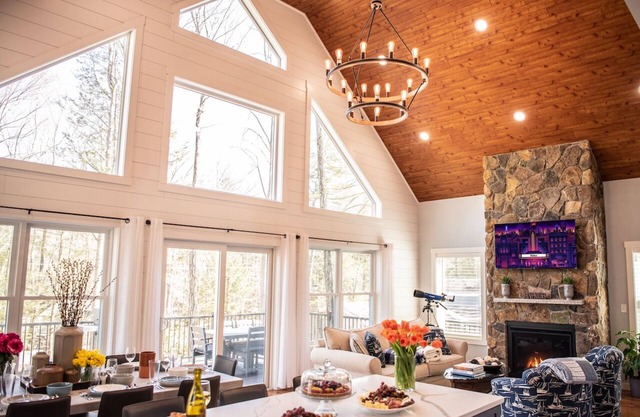 Luxury Modern Lake Home - Dogs Welcome - Sleeps 12