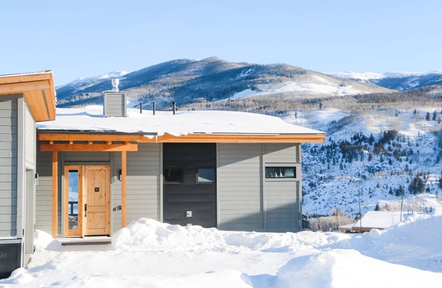 Luxury Modern Retreat centrally located to the best ski resorts in CO!
