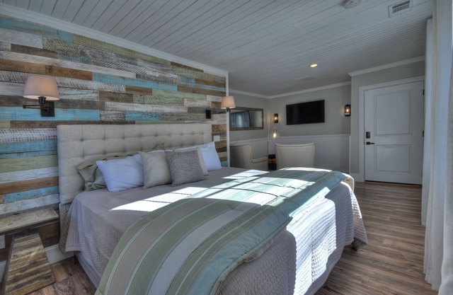 Luxury modern rustic suite in downtown Blue Ridge - Newly Remodeled & Updated!