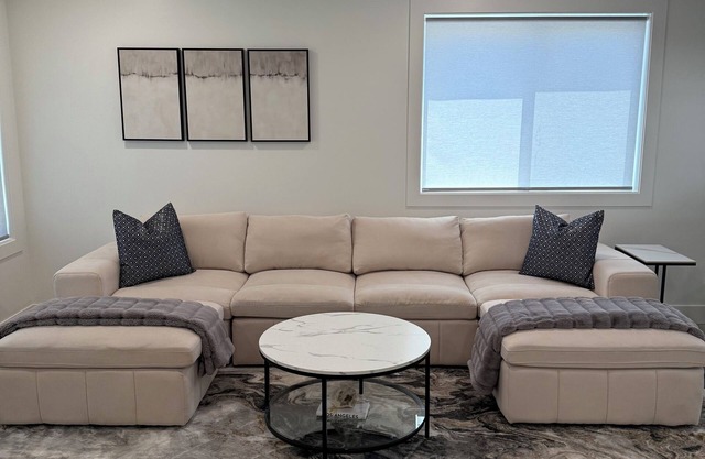 Modern Space Luxury A 2-bedroom townhome in Burley with all the amenities.