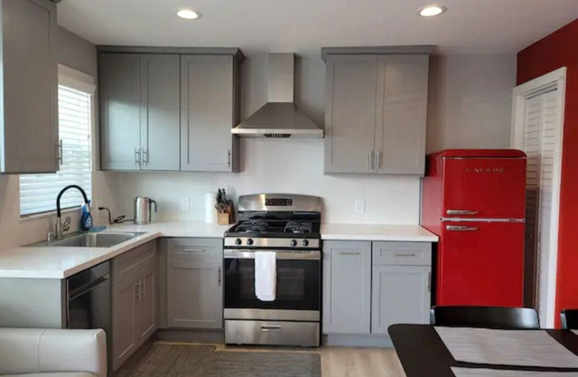 Luxury Modern Vacation Home 2 bd/ 2 bath Near SF