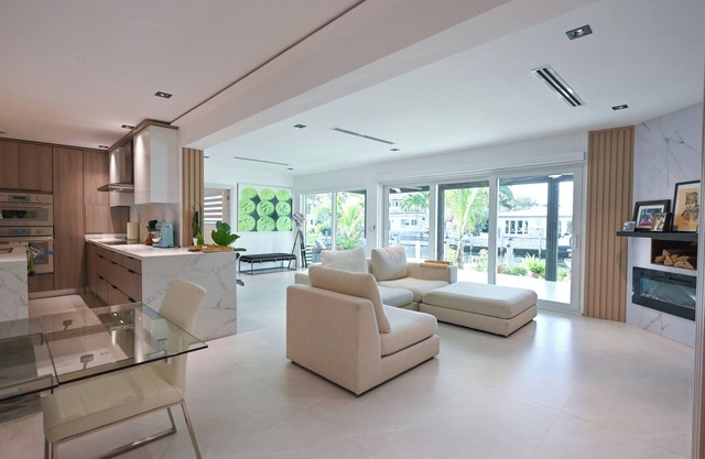 Luxury Modern Waterfront 4/4 House in Pompano Beach