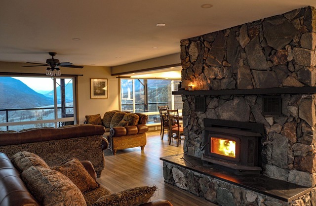Luxury Mountain Retreat with Breathtaking Views