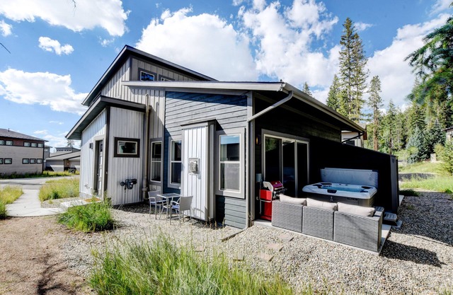 New Luxury Mountain Cabin 28 / Hot Tub / Great Views / Best Price - $500 FREE Activities Daily