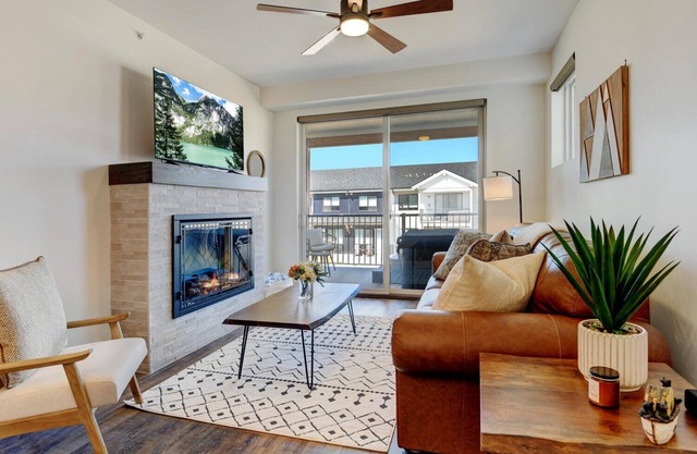 New Lux Mountain Condo 361 3 I Hot Tub I Great Views I Best Price I FREE Adventures Daily