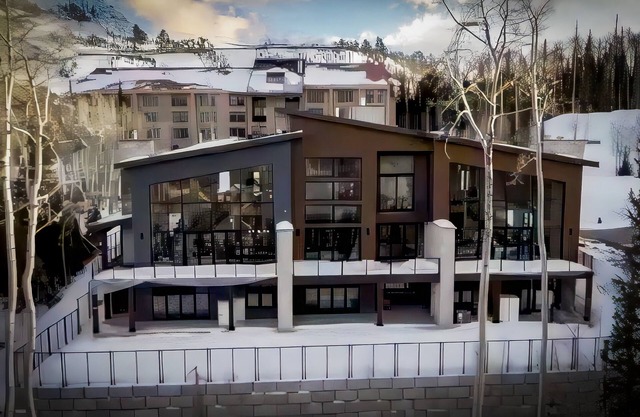 Luxury Mountain Escape- Ski-in/Ski-out 6BR/ 5.5 Bath, Hot Tub, Sauna & Fireplace