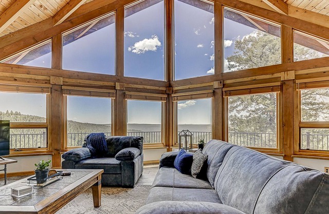 **HOT TUB ABOVE THE CLOUDS** VIEWS YOU WON'T FORGET! - BOOKING FAST