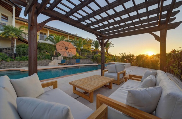 Luxury Mountain Private Suite - Serene Stay Near Town