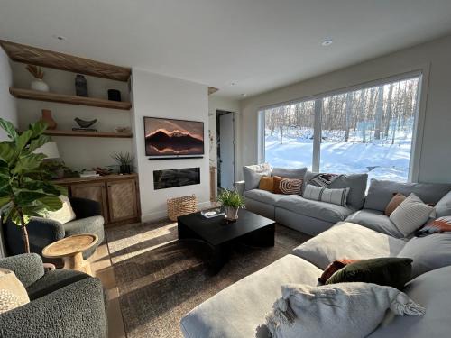 Luxury Mountain Retreat with Spa Near Mont Tremblant