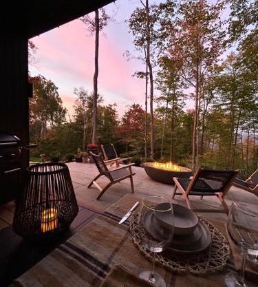 Luxury Mountain Retreat with Spa Near Mont Tremblant