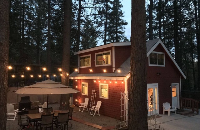 Verbessertes Cottage im Dorf - Airbnb-Superhost mit Top-Bewertung! Neu bei VRBO.