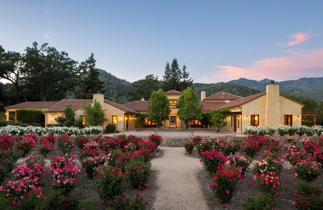 Luxuriöses Napa Valley Estate umgeben von Weinbergen