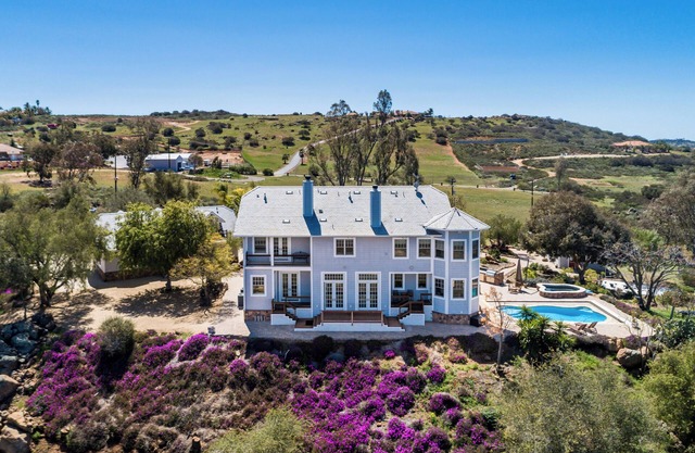 Luxury Nature Estate w/ 3 Homes, Salt Pool, Jacuzzi. Retreats, Intimate Weddings