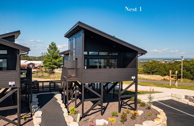 Luxury Nest Overlooking Table Rock Lake