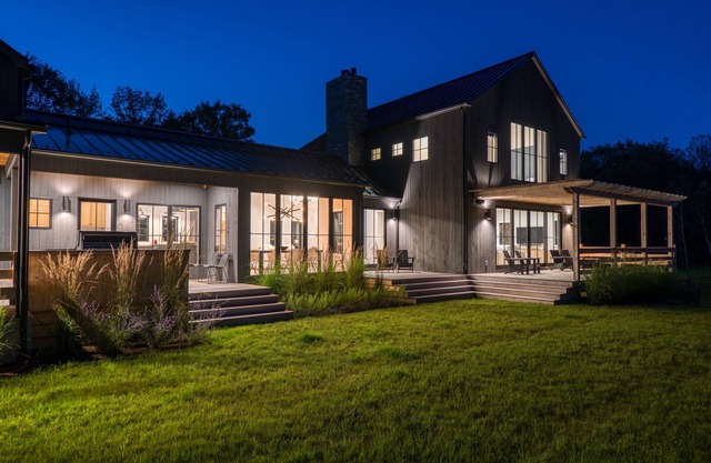 Luxury New 6-Bedroom Modern Farmhouse with Hot tub, nr Golf, Ski, Copake Lake