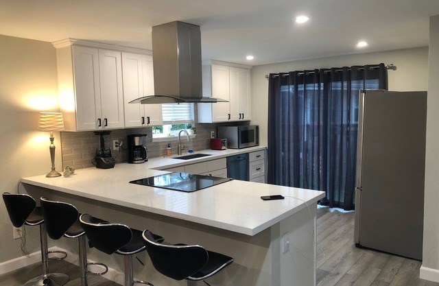 Luxury Newly Remodeled 3 Bedroom Duplex Unit
