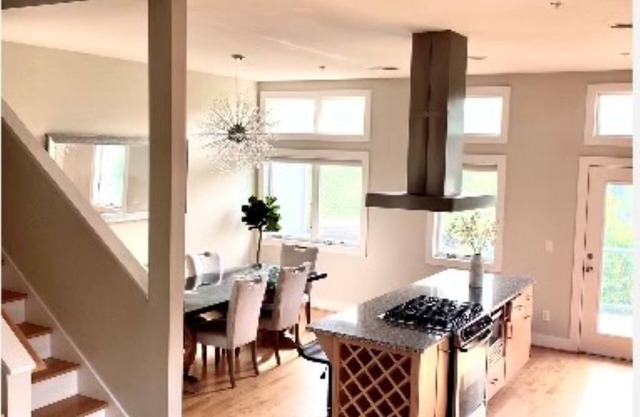 Luxury NorthShore Townhome