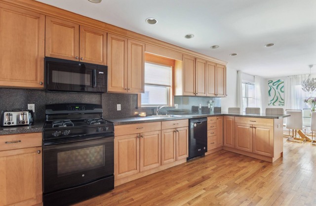 Luxury NY Home King with Game Room + Free Parking