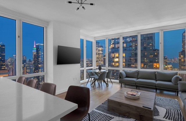 Luxury NYC Skyline 2 BD/2 BA - Amazing VIEWS