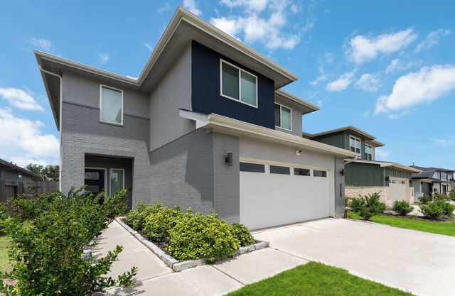 "Luxury Oasis: Gated w/Park, Trails/Med Ctr/NRG!/Downtown/Pearland/Galleria"