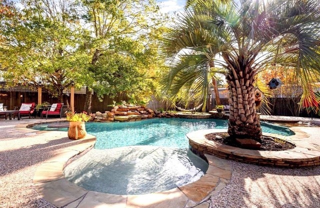 Luxury Oasis Retreat in Houston! Main House + Guest House included