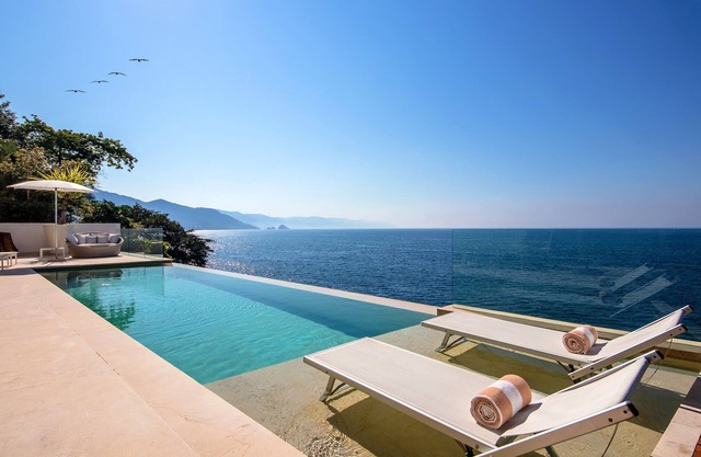 Lluxury direkt am Meer, genießen Sie die Top-Villa in der Bucht, das Personal und den Pool!