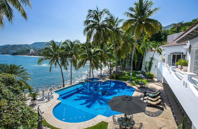Luxus Villa am Strand mit privatem Pool und Sandstrand, inklusive Personal!