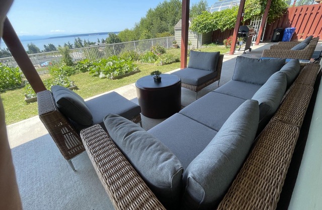 Luxury Ocean View, home in Powell River! Super Clean