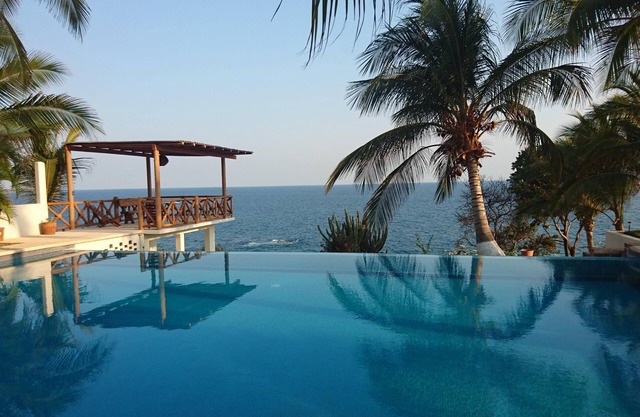 Luxus-Haus am Meer - Riesiger Infinity-Pool