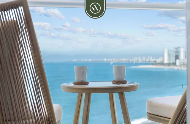Luxury Oceanfront Studio - Beach - Pools - Gym