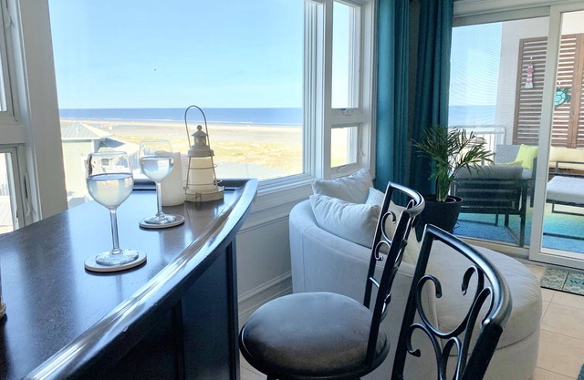 Luxury Oceanfront Condo - Quiet Retreat with Stunning Views, Outdoor Pool