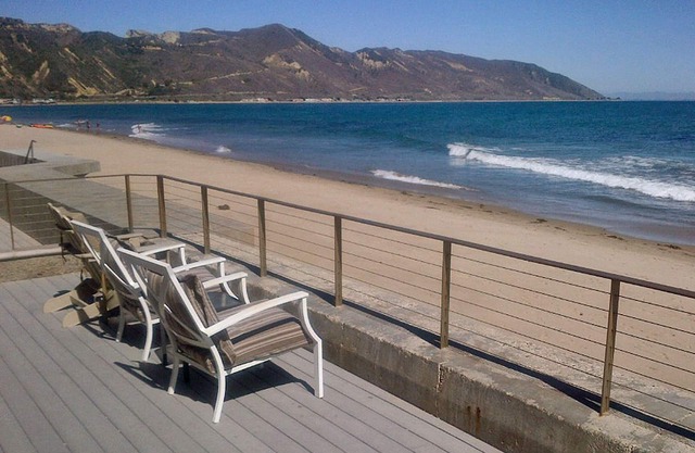 Oceanfront Gated Retreat auf Faria Beach zwischen Ventura und Santa Barbara