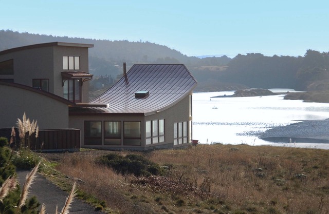 Luxury oceanfront home with 270-degree views, hot tub & 2 fireplaces
