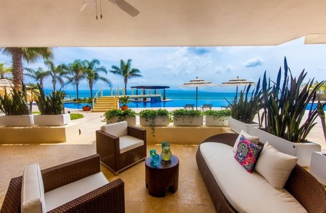 Punta de Mita-Beachfront Condo, Ground Floor Infinity Pool & Beach