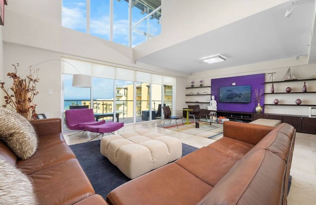 Luxury Oceanfront Penthouse w/Pvt Rooftop Jacuzzi