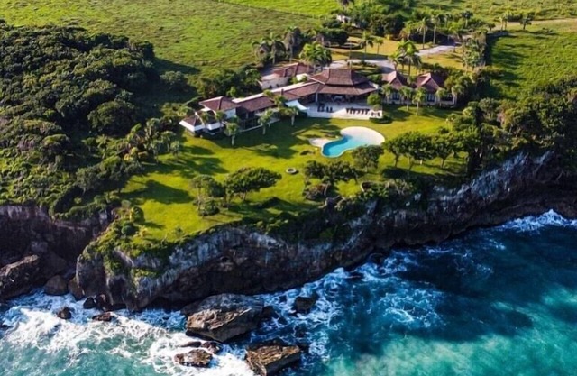 Bohemian Oceanfront Villa, Sleeps 16