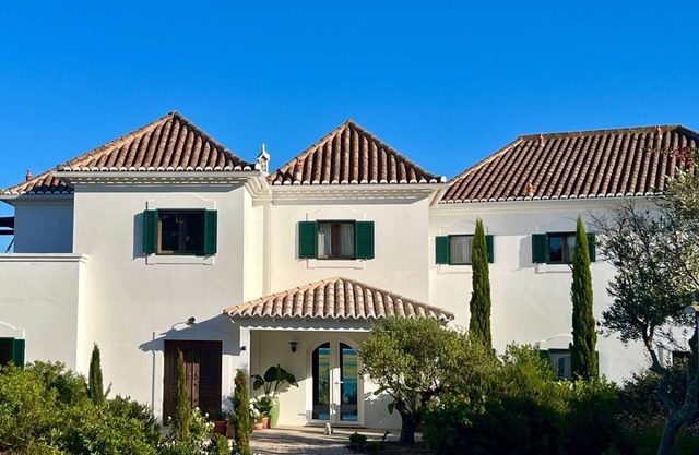 Luxury Oceanfront Villa - Catered & Serviced with Private Boat & Skipper