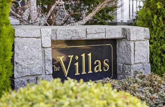 Luxury Oceanview Villa in the Heart of Qualicum Beach | Walk to Beach | Golf