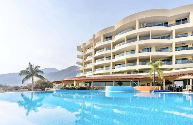 Luxury Private Condo w/Breath Taking Lake Views