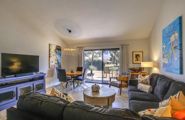 Luxury Palm Desert Condo with Patio on Golf Course!