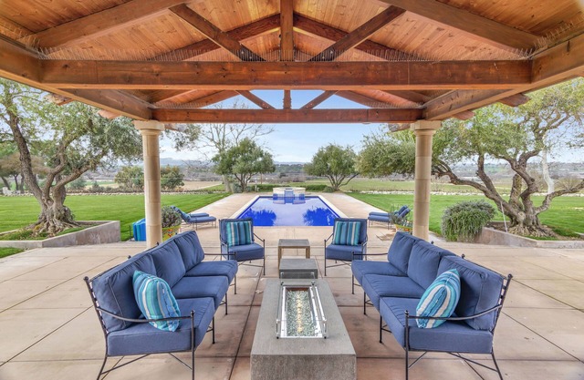 Sprawling Paso Robles Villa w/pool, jacuzzi & bocce ball - 10 min to downtown!