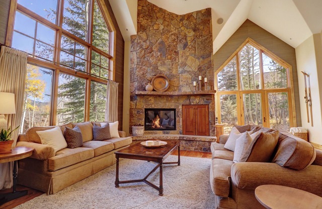 Luxury Peakside Escape - Private Hot Tub 3 Bedroom + Loft