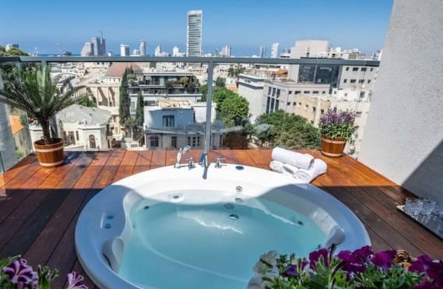 Luxus-Penthouse mit Whirlpool am Rothschild
