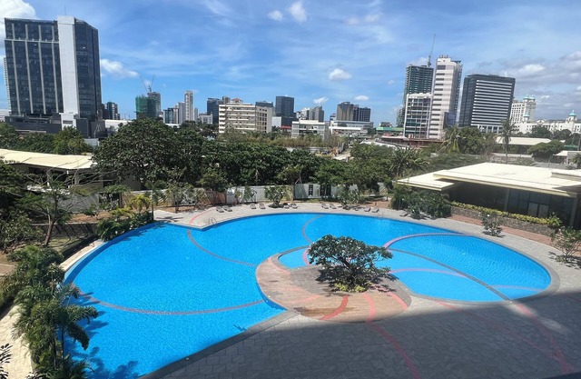 Luxury pet-friendly 1-bedroom condo in Cebu City with large balcony