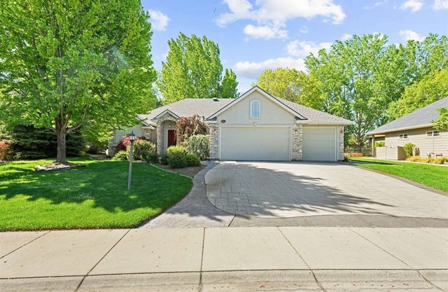 Luxury Picturesque Home On The Greenbelt