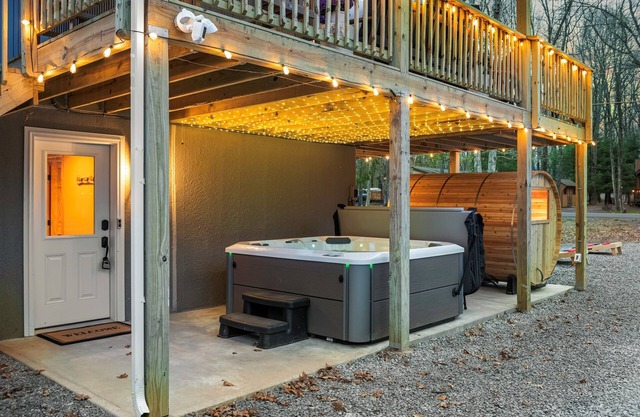 Luxury Pocono Retreat | Sauna | Hot Tub | Games