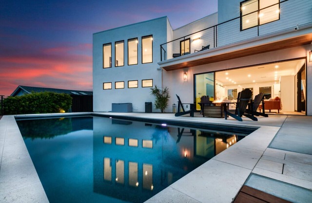 Luxury Pool Haven: Stunning Scenic Views